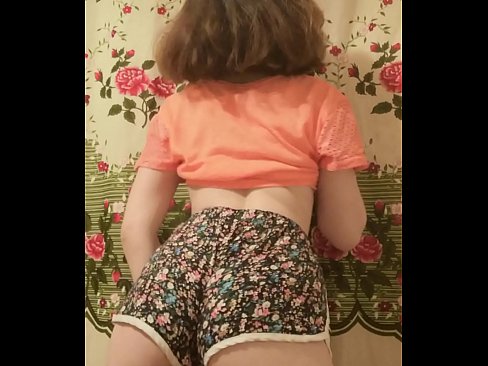 ❤️ Sexy ung babe tar av seg shortsen på kamera ☑ Sludder hos oss ❌️❤