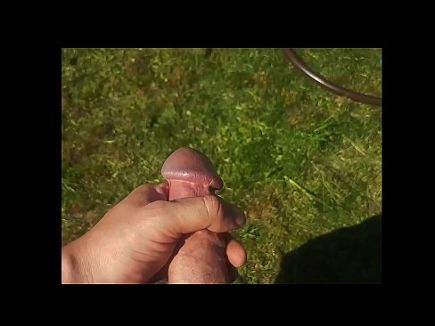 ❤️ Hot hottie får den rosa fitten hennes knullet og kommer med en sprut i en sommerhage ☑ Sludder hos oss ❌️❤